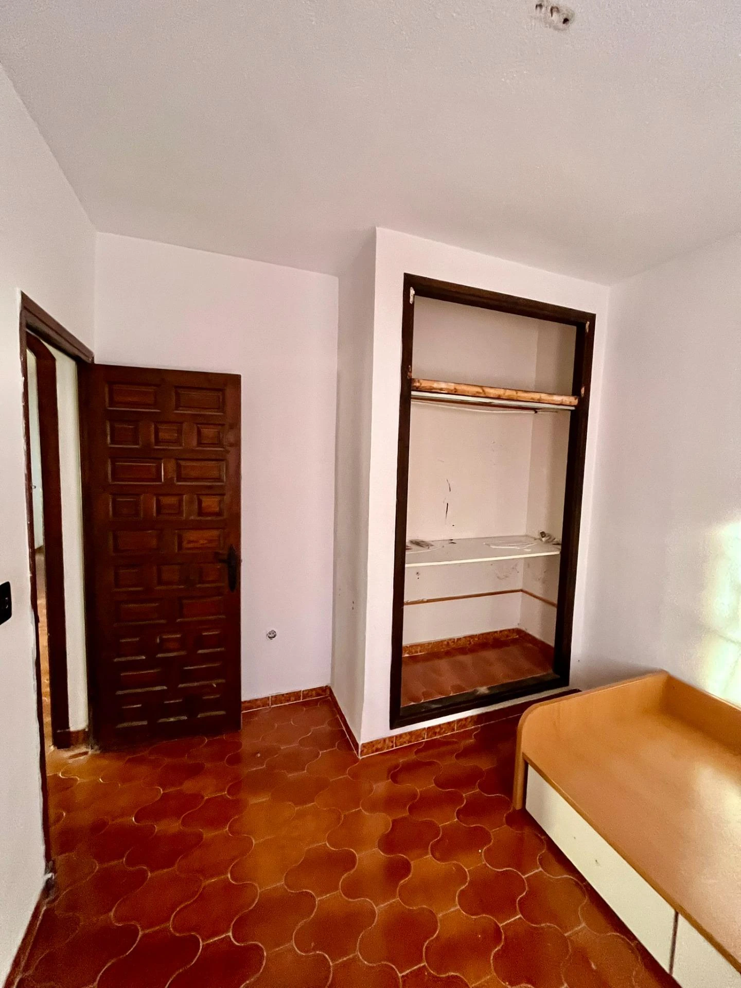Opportunité de rénovation à Aguas Nuevas, terrain de près de 600 m2