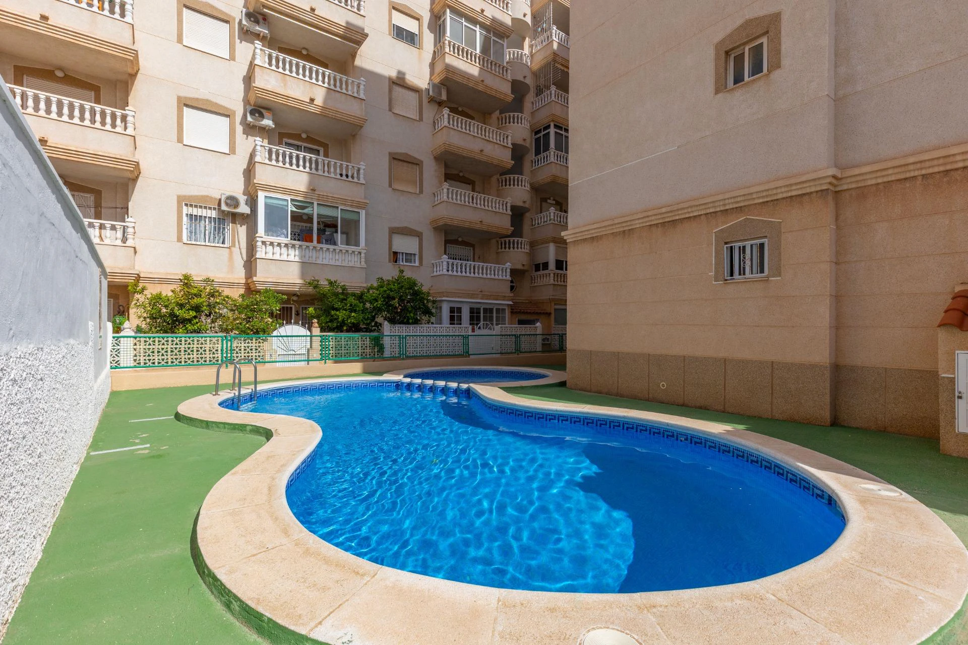 Widok na wschód słońca i śródziemnomorska bryza w Nueva Torrevieja! 2 sypialnie + wspólny basen