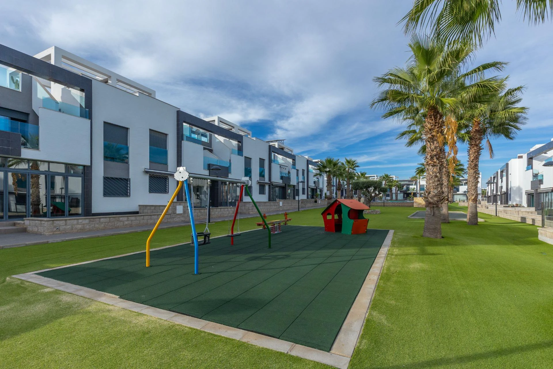 Bungalow na piętrze z prywatnym solarium – Oasis Beach 7, Punta Prima (Torrevieja)