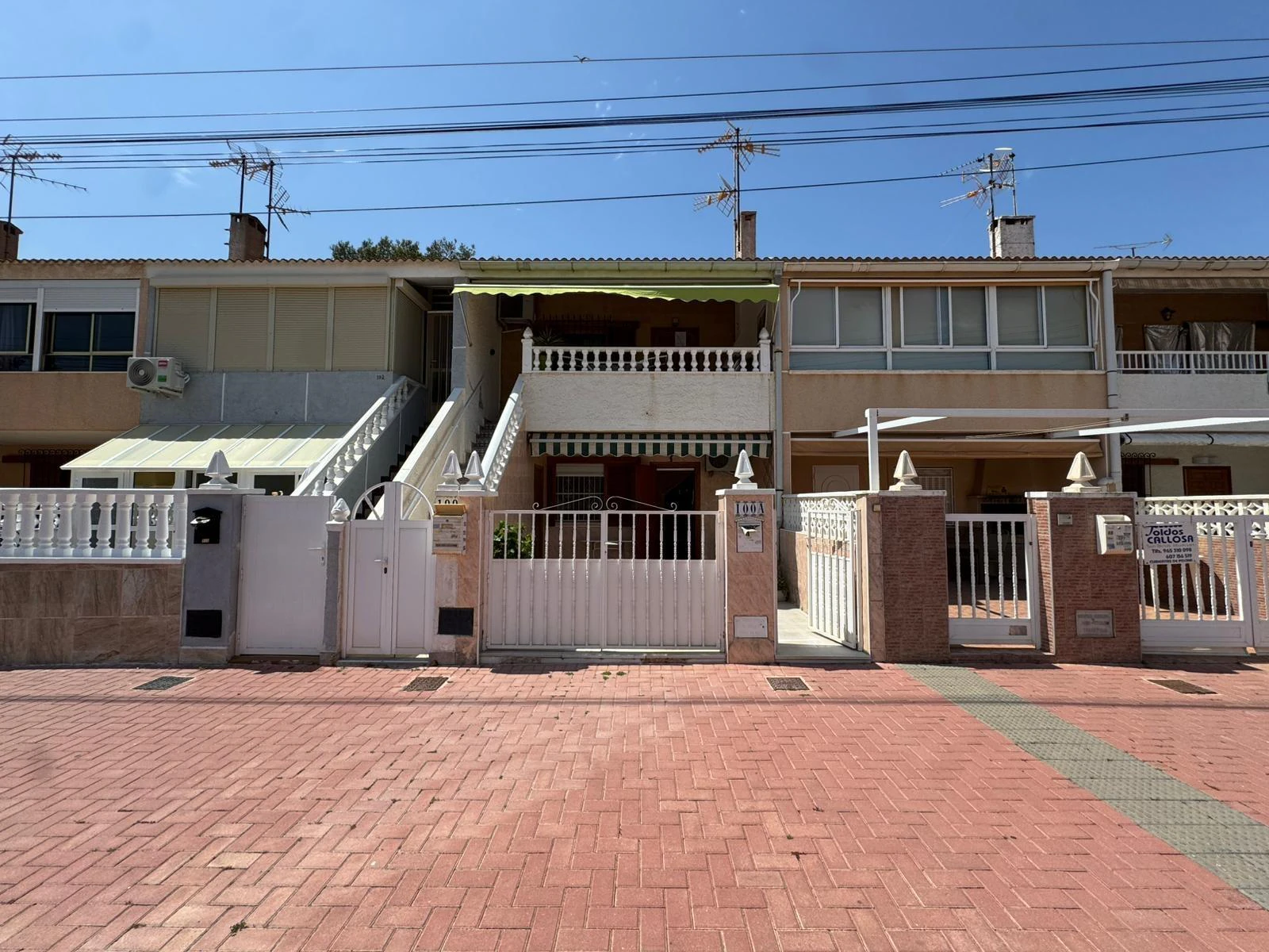 Bungalow na parterze z 3 sypialniami i 2 łazienkami, 300 m od plaży Los Náufragos