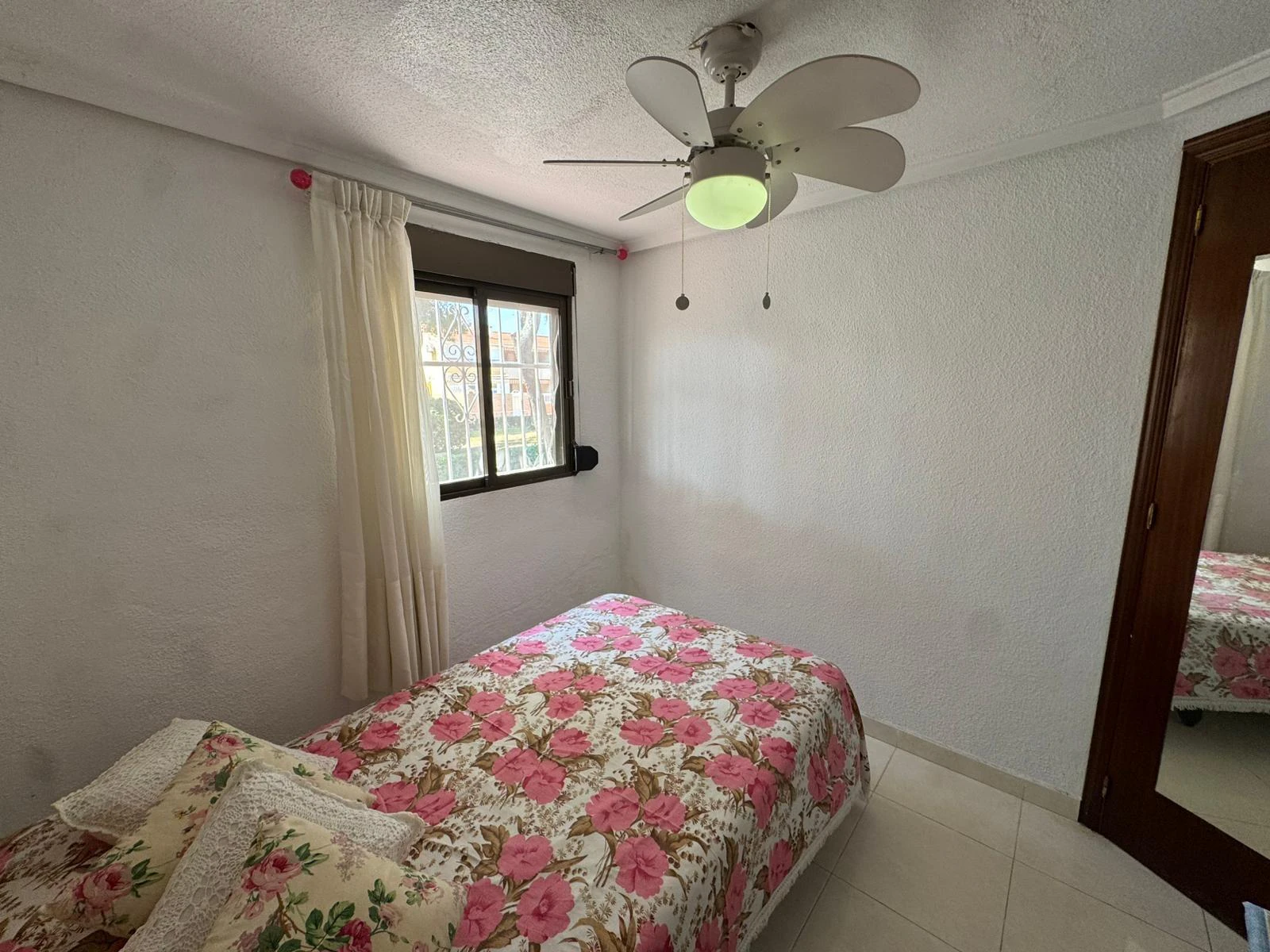 Bungalow na parterze z 3 sypialniami i 2 łazienkami, 300 m od plaży Los Náufragos