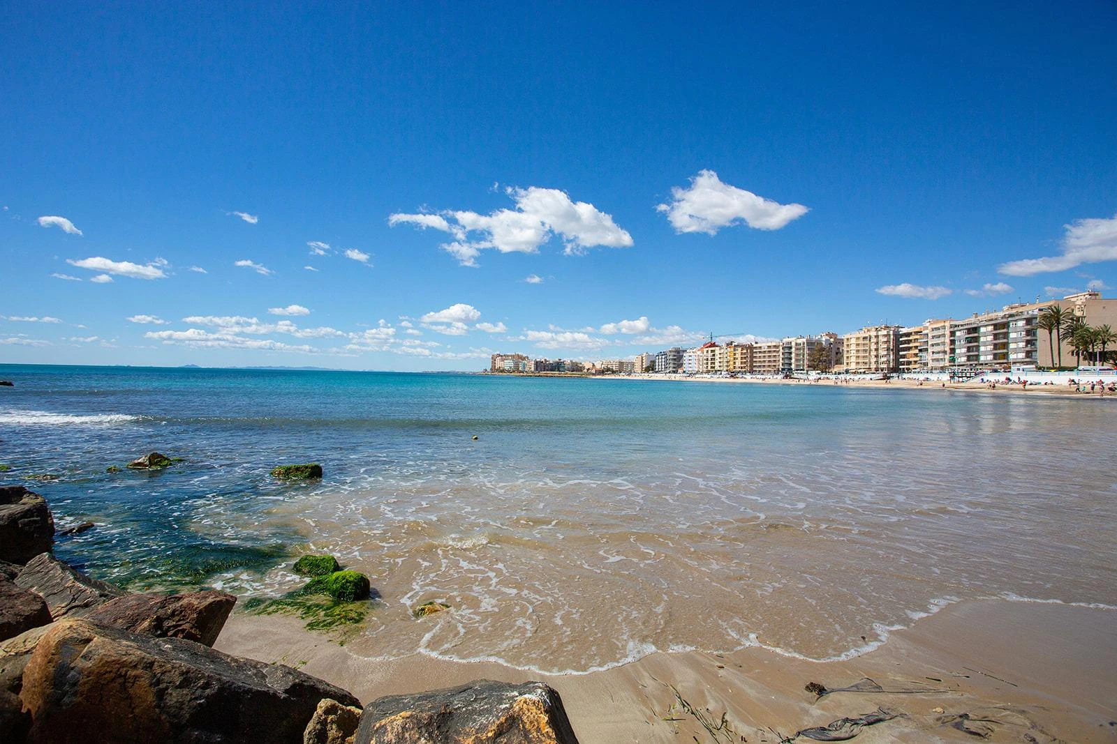 Opportunity to own a 2-bedroom apartment with a pool and garage