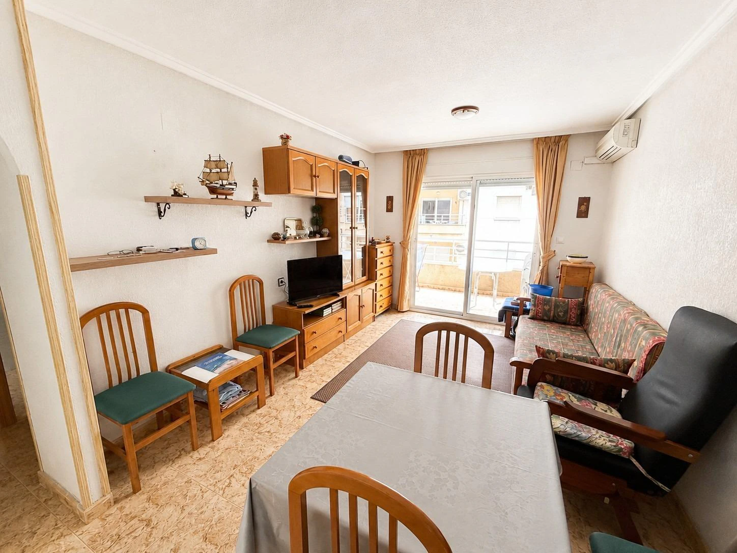 Opportunity to own a 2-bedroom apartment with a pool and garage