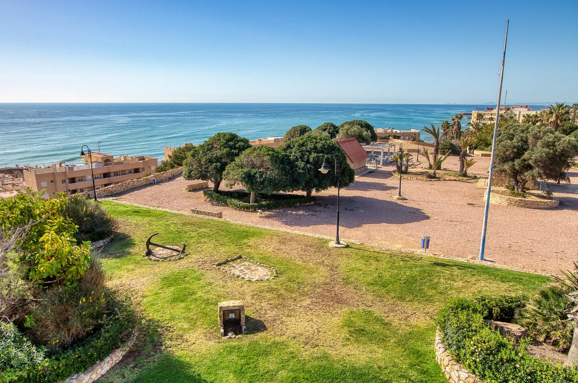 Opportunity to own a 2-bedroom apartment with a pool and garage