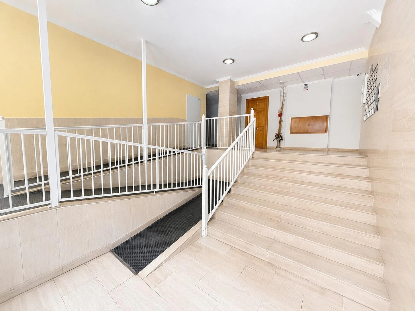 Opportunity to own a 2-bedroom apartment with a pool and garage