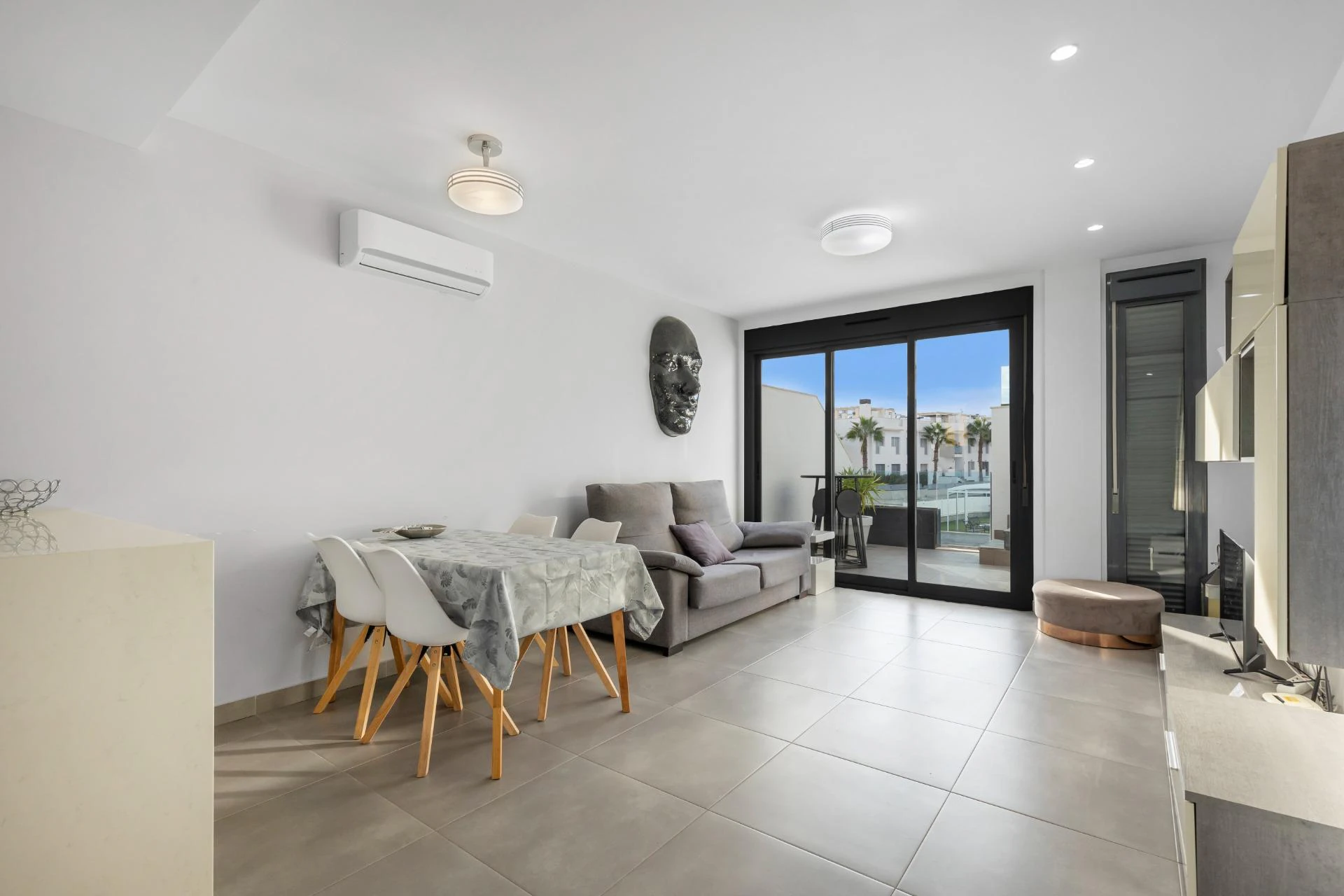 Bungalow na piętrze z prywatnym solarium – Oasis Beach 7, Punta Prima (Torrevieja)