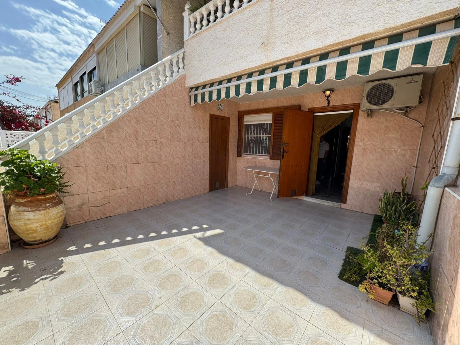 Bungalow na parterze z 3 sypialniami i 2 łazienkami, 300 m od plaży Los Náufragos