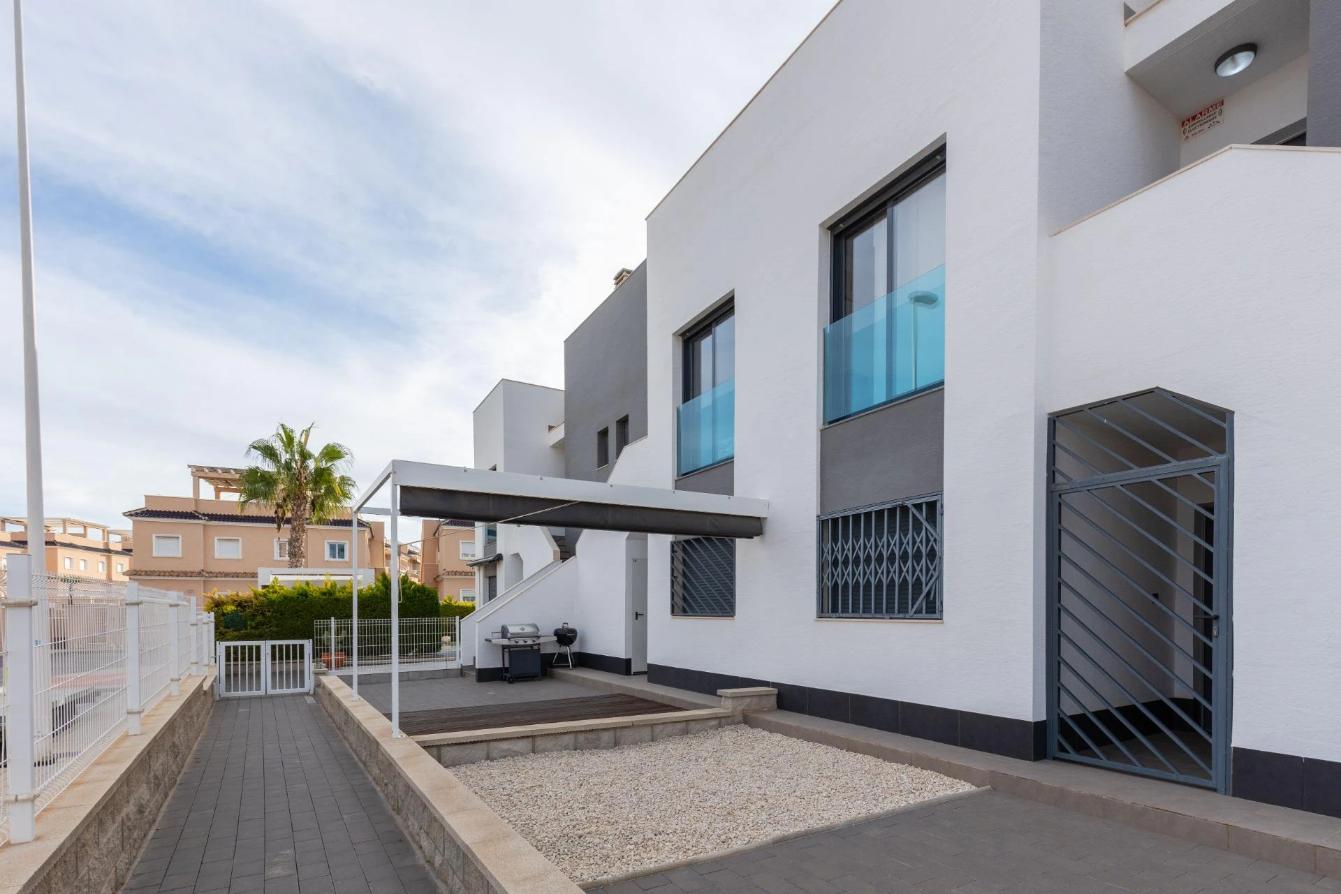 Bungalow na piętrze z prywatnym solarium – Oasis Beach 7, Punta Prima (Torrevieja)