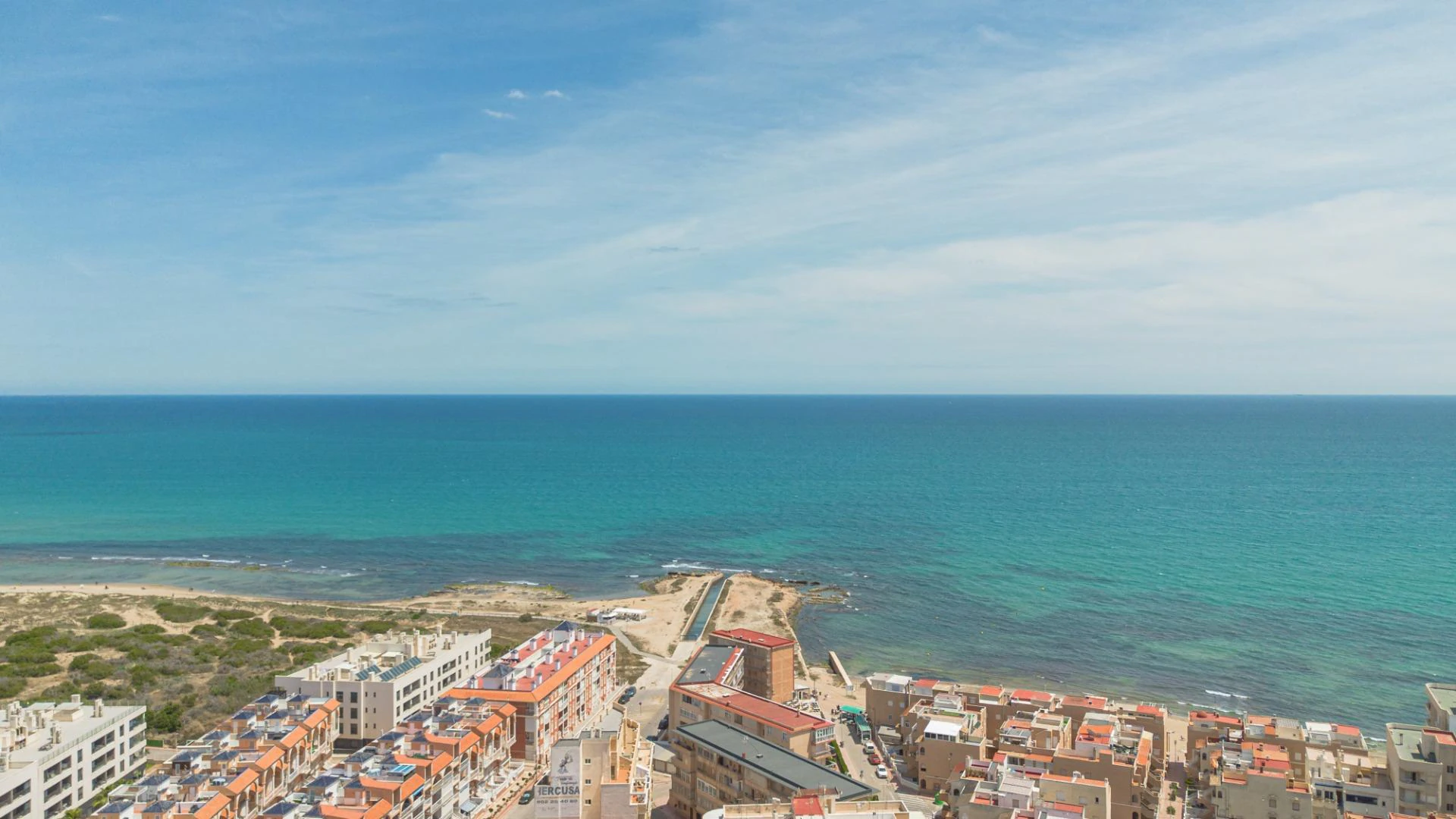 Widok na morze 200 metrów od plaży La Mata