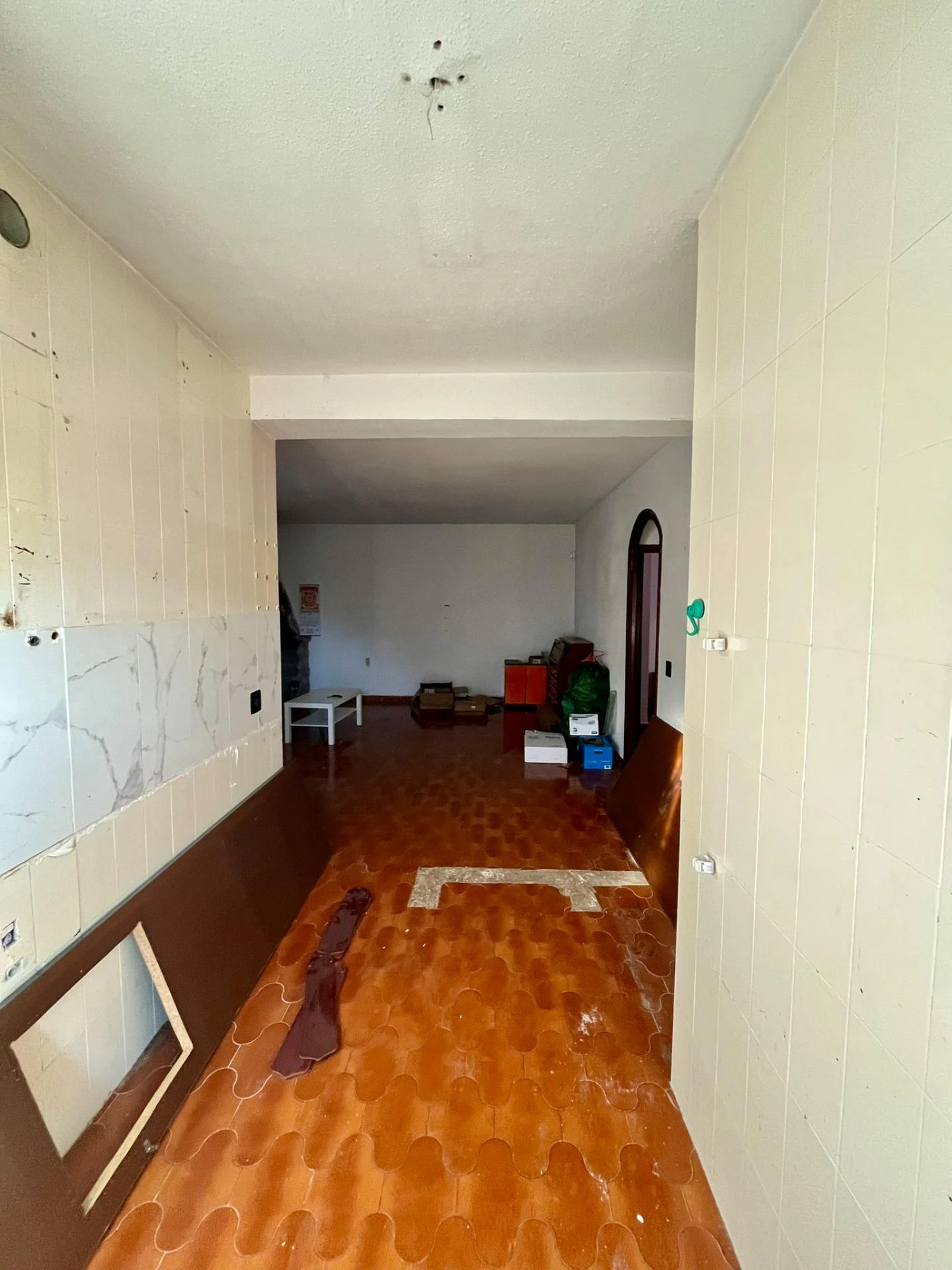 Opportunité de rénovation à Aguas Nuevas, terrain de près de 600 m2