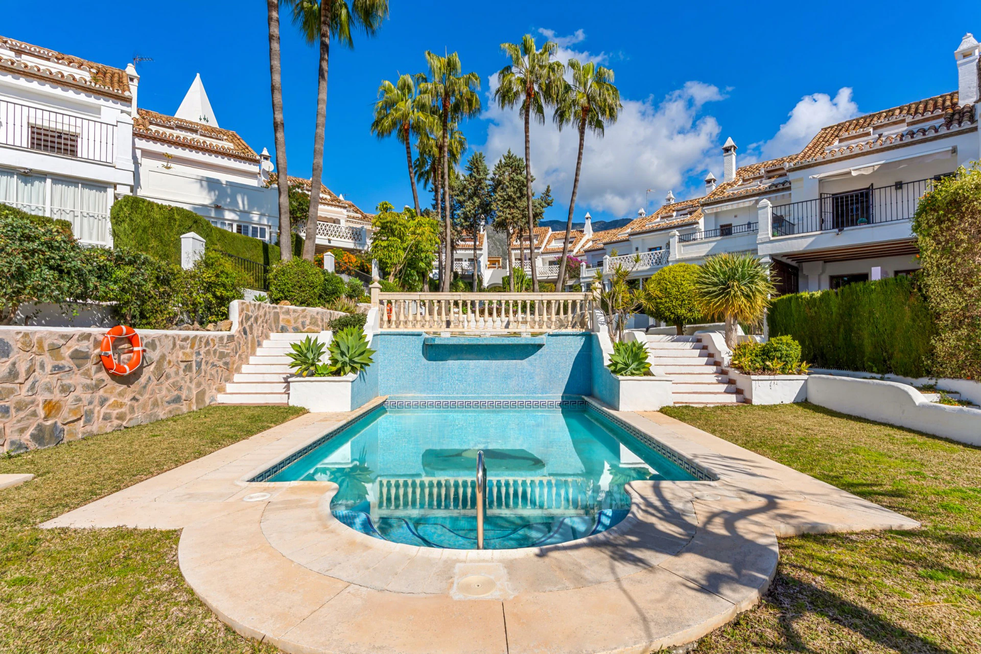 Dom bliźniaczy na sprzedaż w Marbella Golden Mile