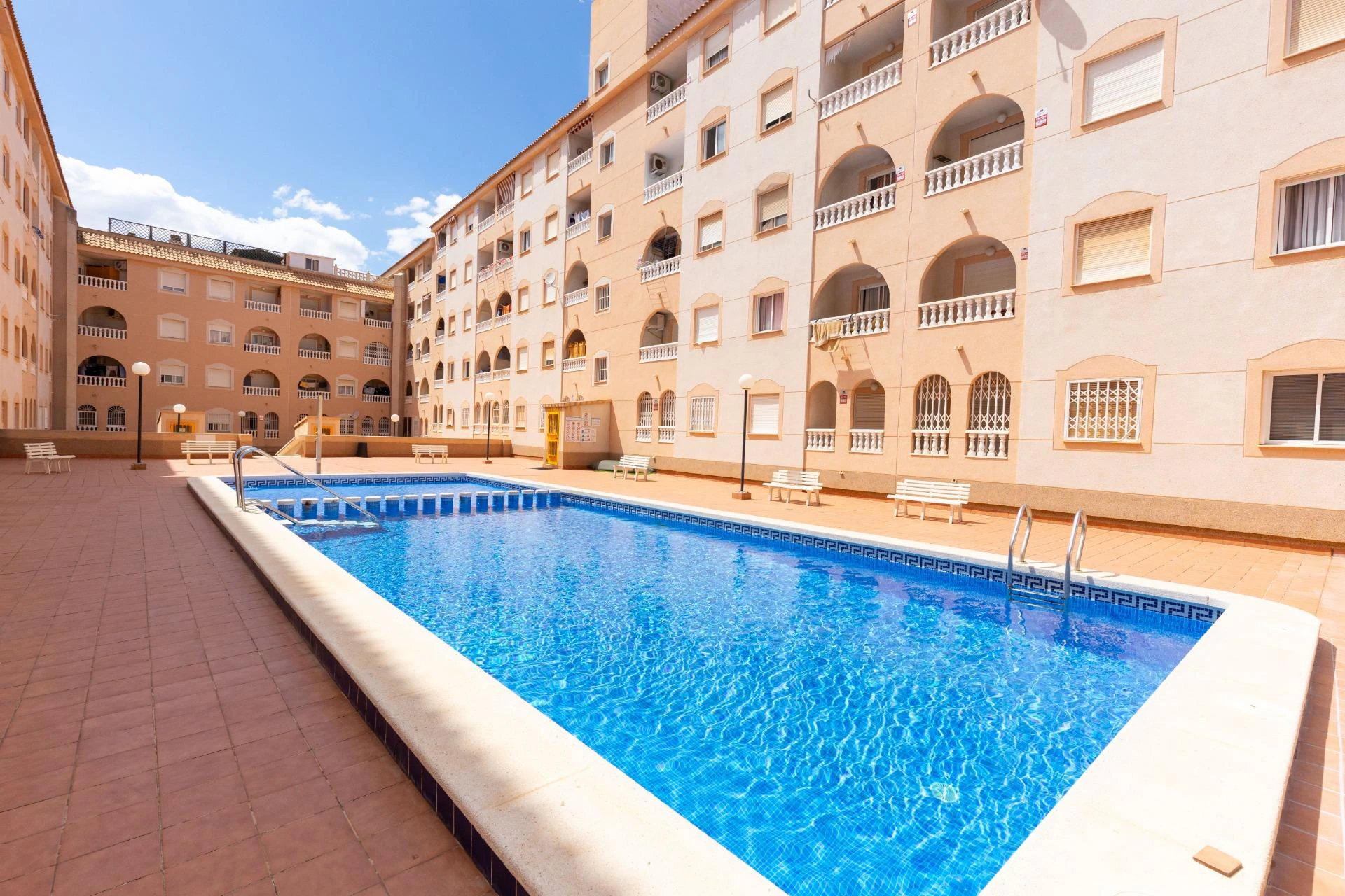 Studio z basenem i południową ekspozycją, 700 m od Playa del Cura w Torrevieja