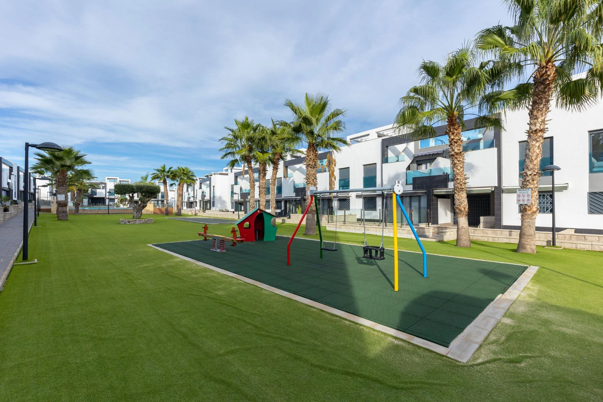 Bungalow na piętrze z prywatnym solarium – Oasis Beach 7, Punta Prima (Torrevieja)