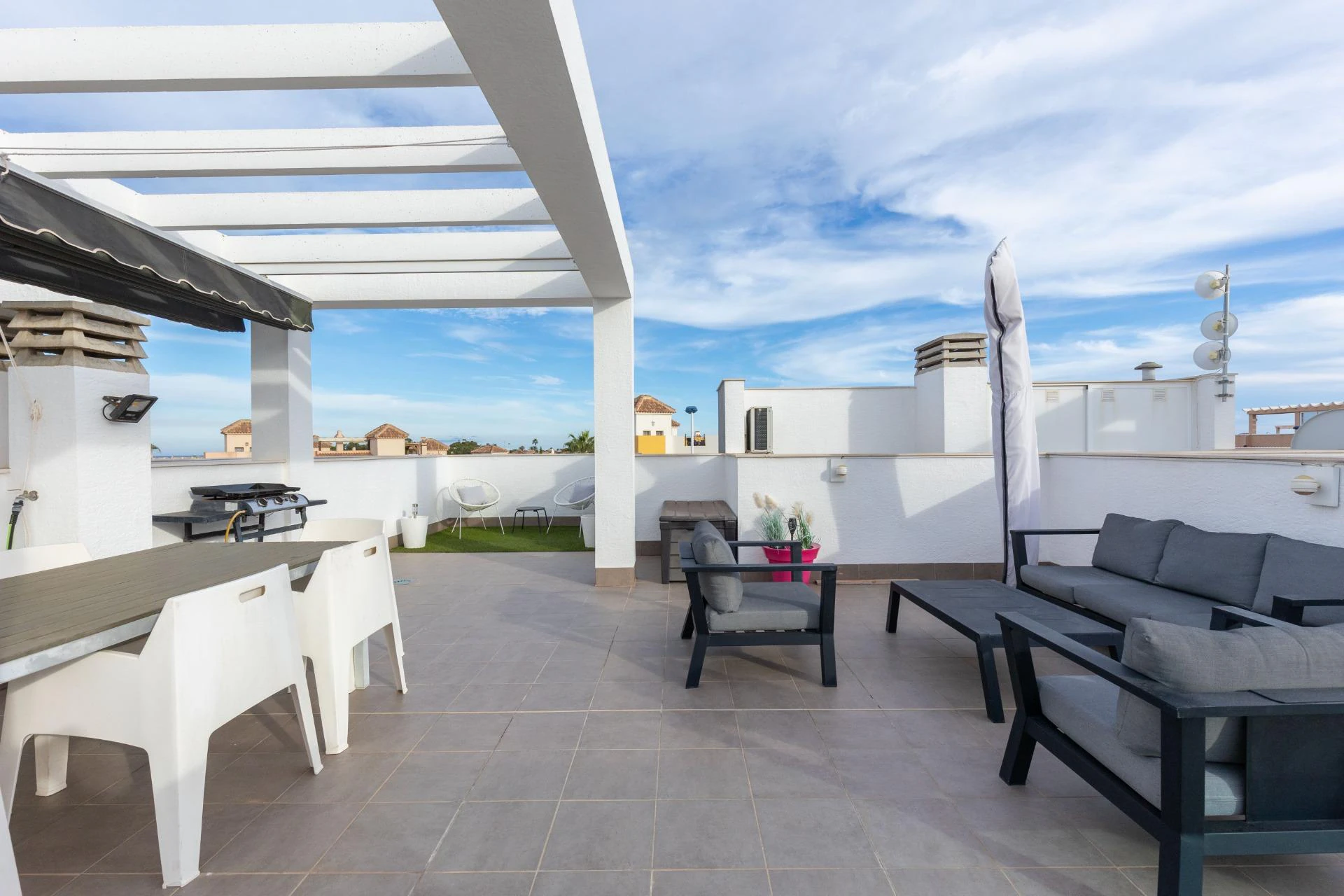 Bungalow na piętrze z prywatnym solarium – Oasis Beach 7, Punta Prima (Torrevieja)