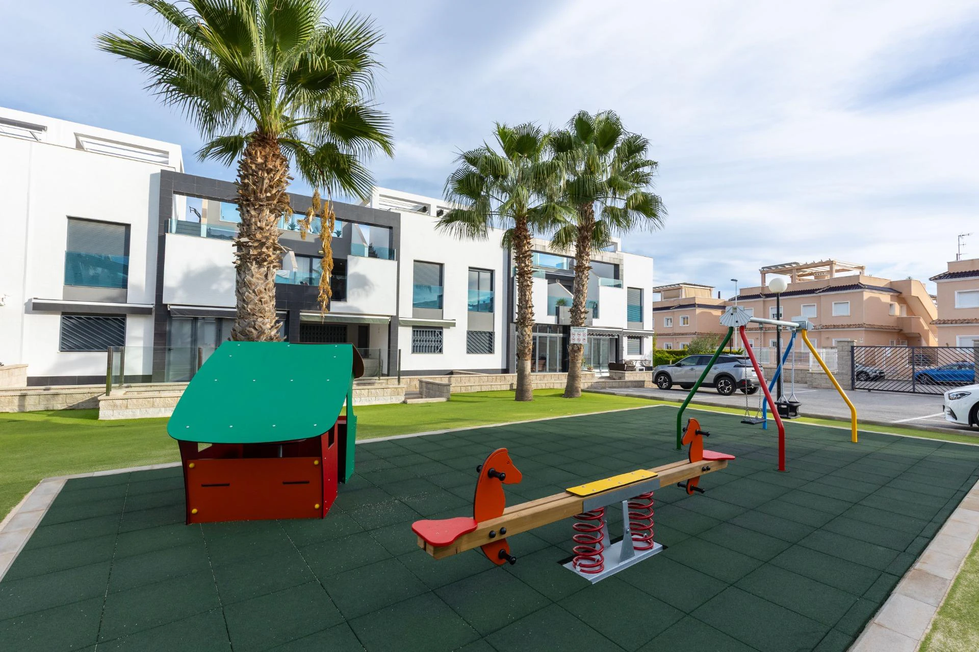 Bungalow na piętrze z prywatnym solarium – Oasis Beach 7, Punta Prima (Torrevieja)