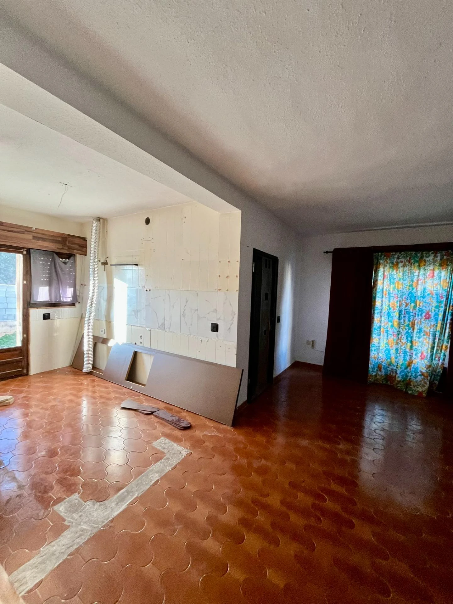 Opportunité de rénovation à Aguas Nuevas, terrain de près de 600 m2