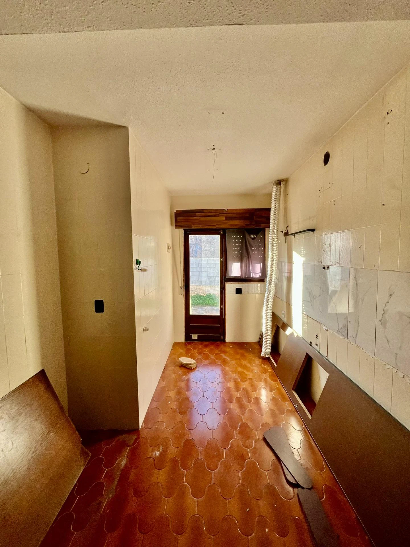Opportunité de rénovation à Aguas Nuevas, terrain de près de 600 m2