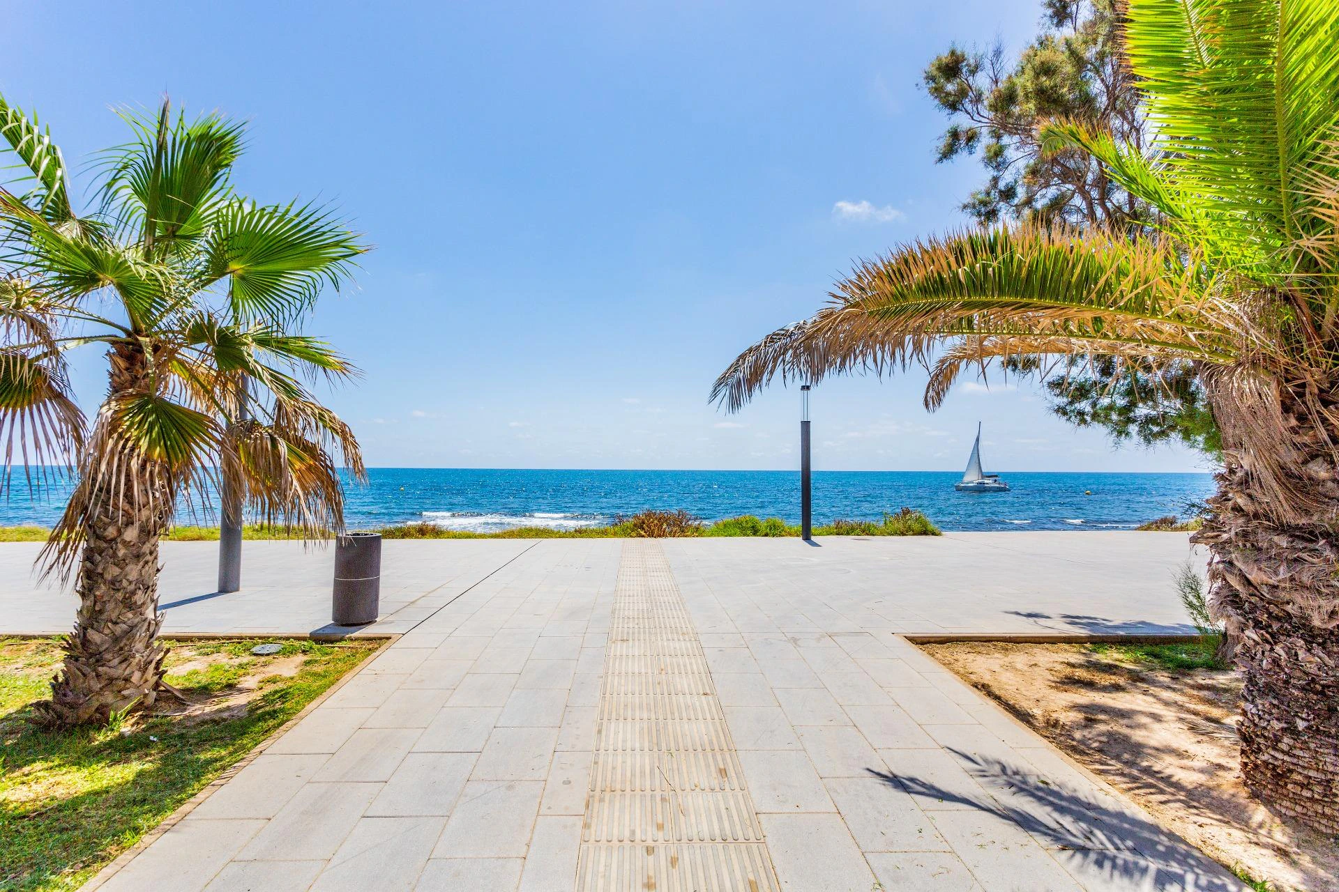 Studio z basenem i południową ekspozycją, 700 m od Playa del Cura w Torrevieja