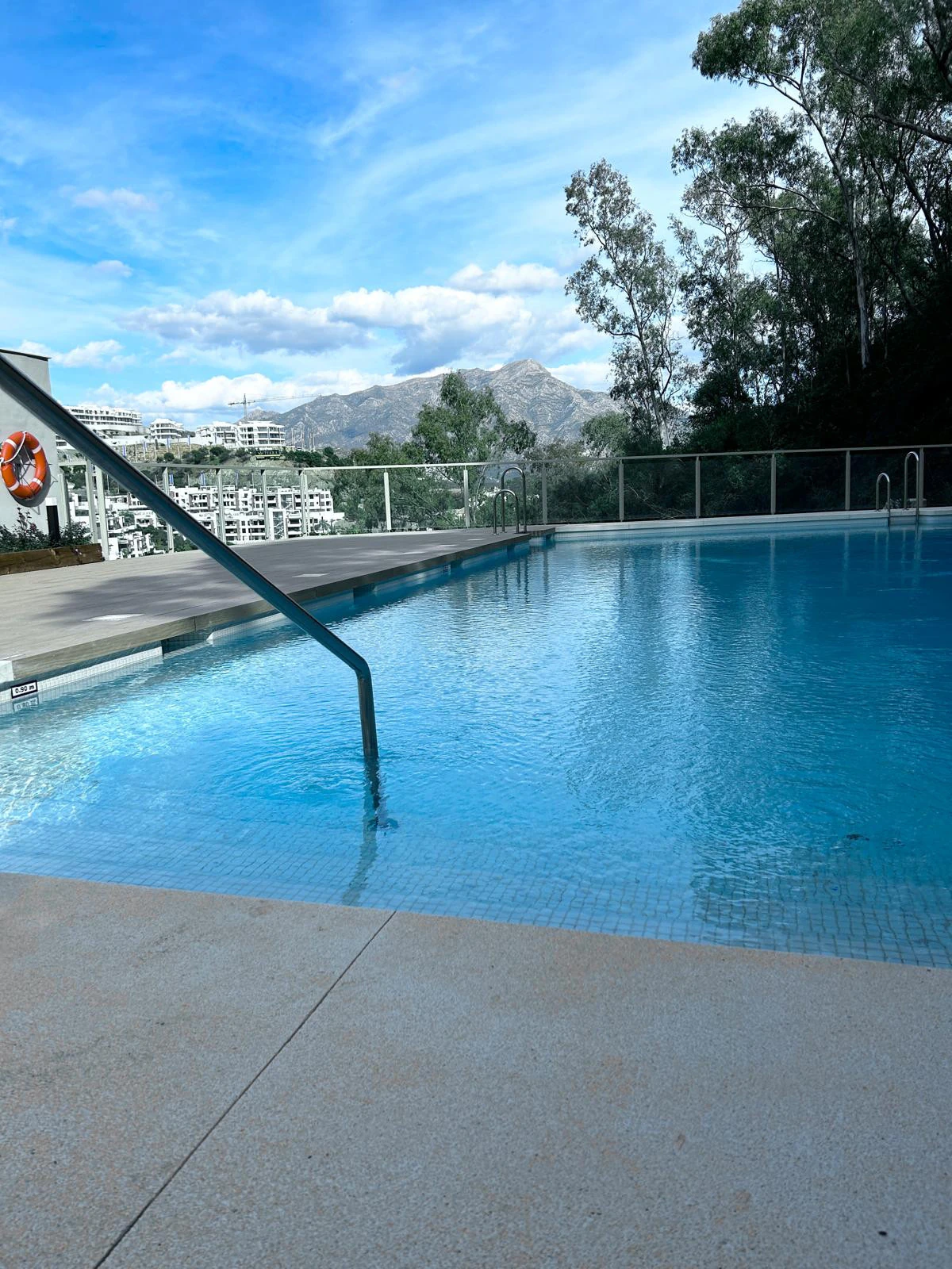 Apartamento en venta en Benahavis