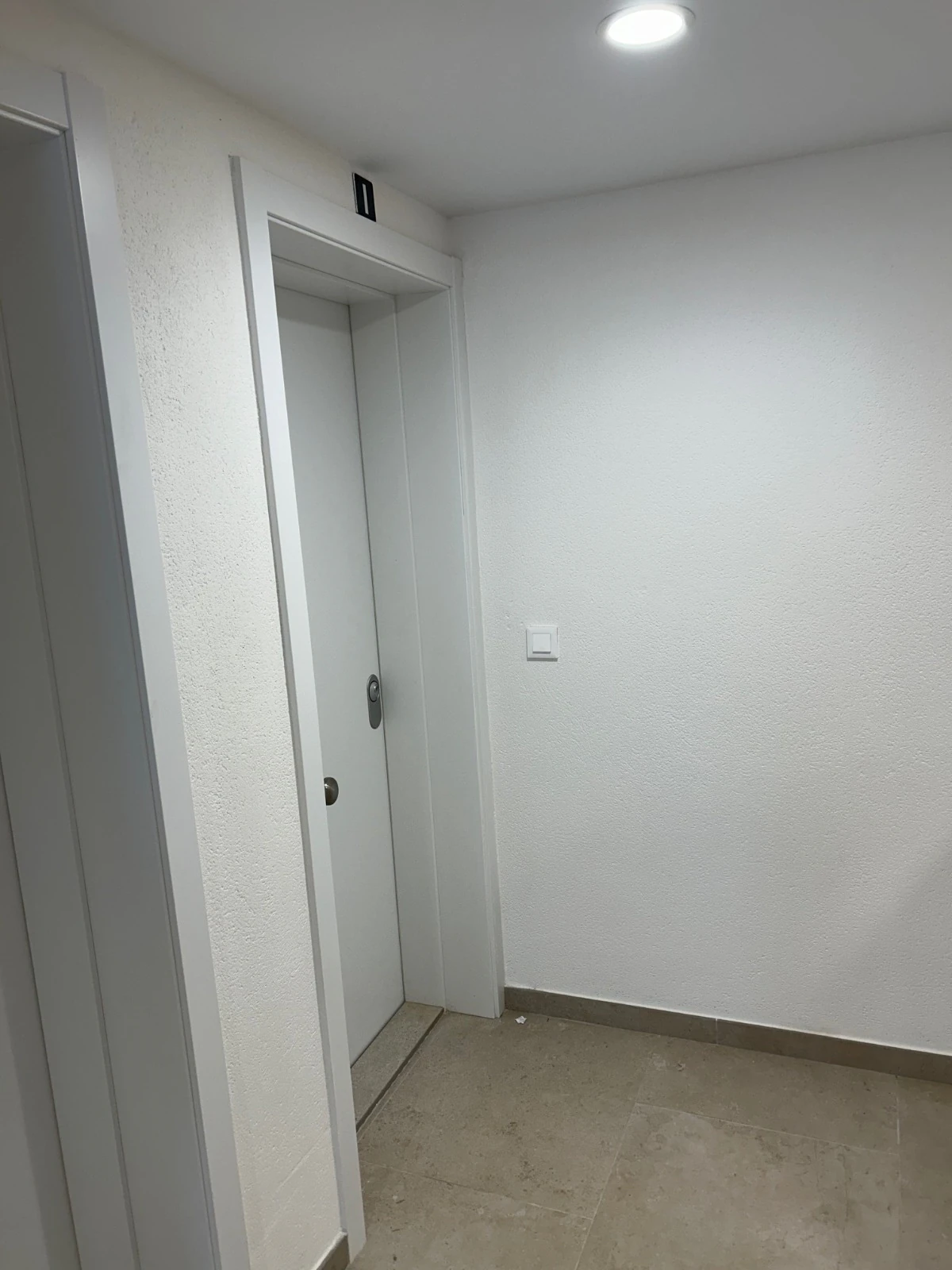 Nowe, nowoczesne mieszkanie z 2 sypialniami i basenem w Alicante.