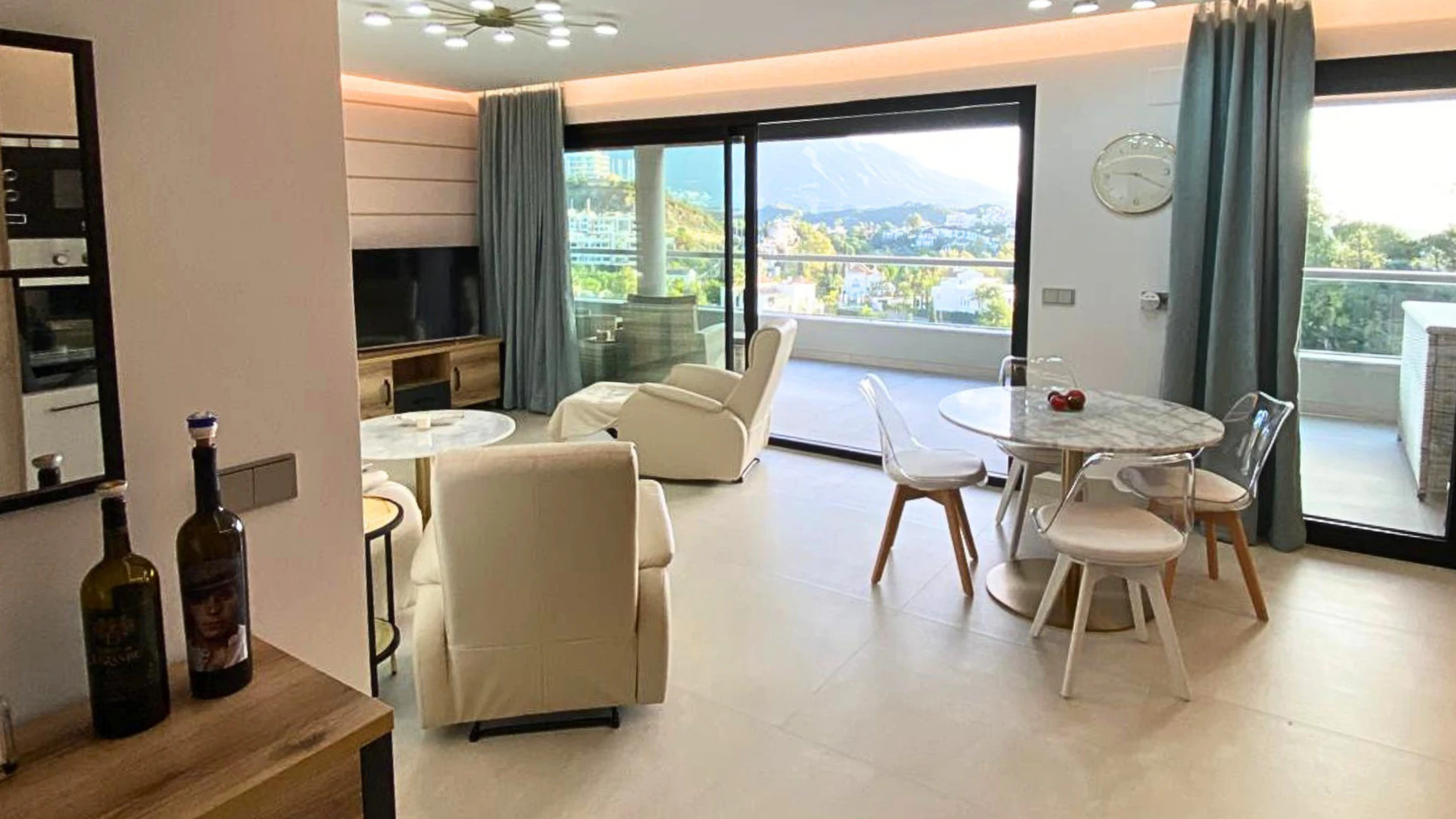 Apartamento en venta en Benahavis