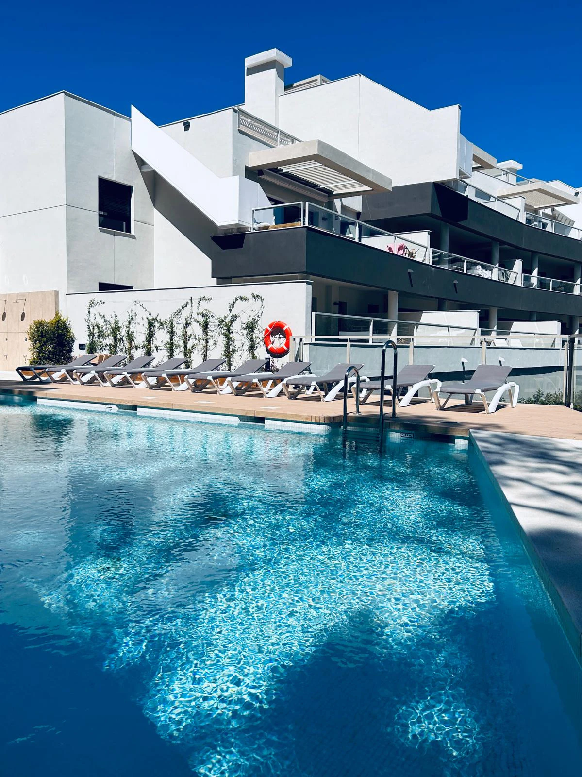 Apartamento en venta en Benahavis