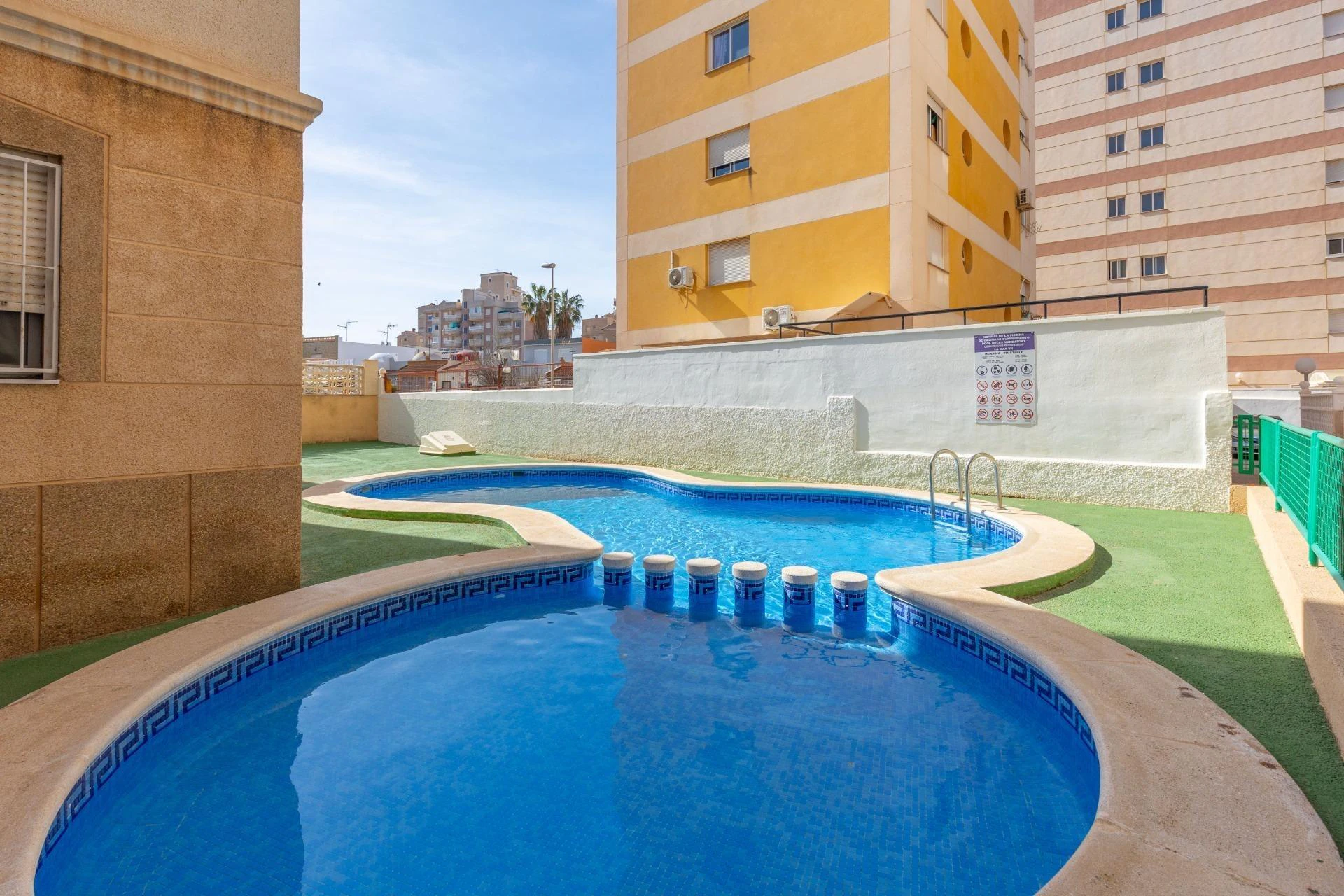 Opportunity for a 2-bedroom apartment with a pool