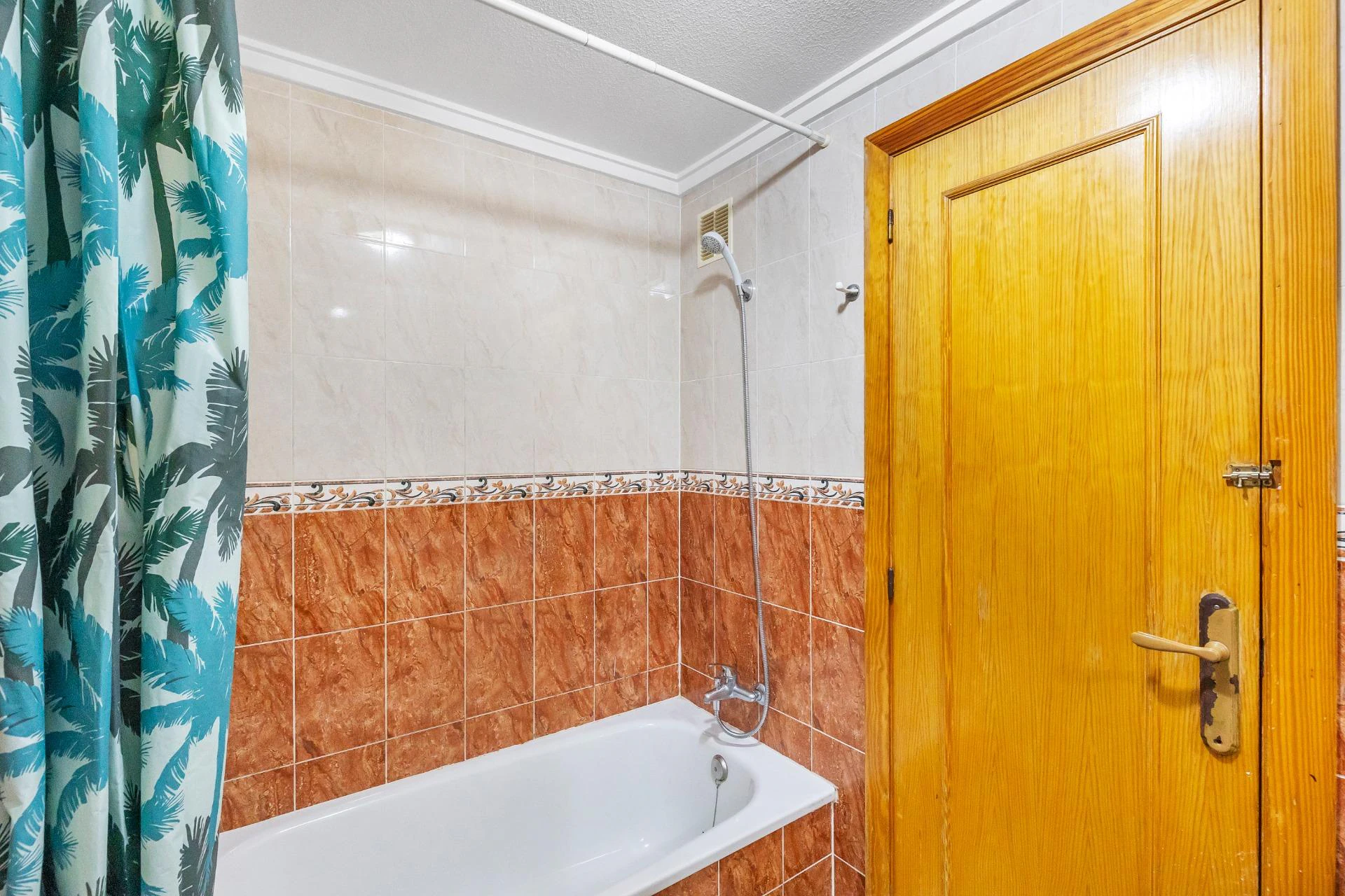 Studio z basenem i południową ekspozycją, 700 m od Playa del Cura w Torrevieja