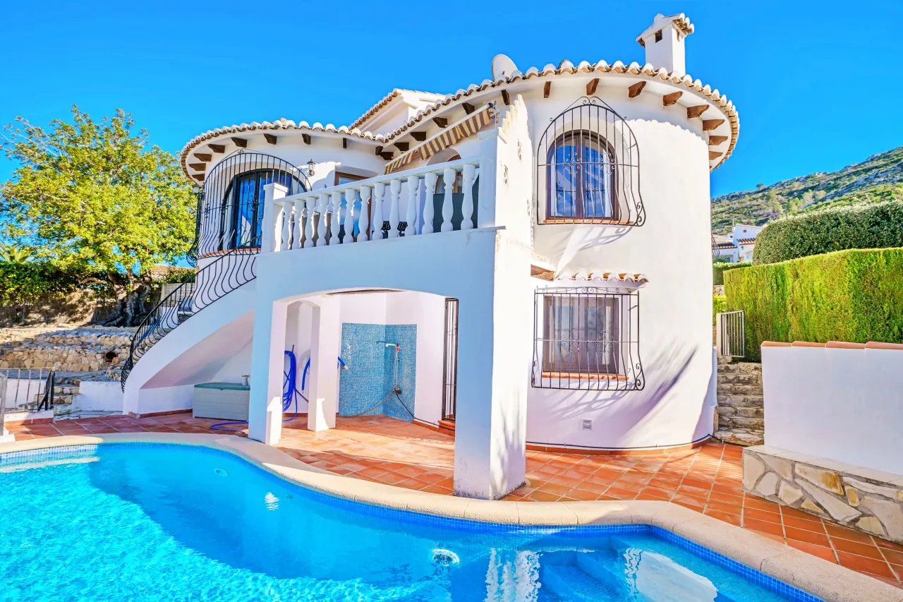 NewLifeProperty - Exclusive Property sold in 6 weeks