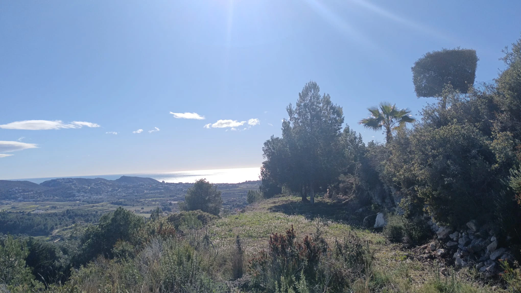 Increíble parcela rústica con vistas panorámicas al mar