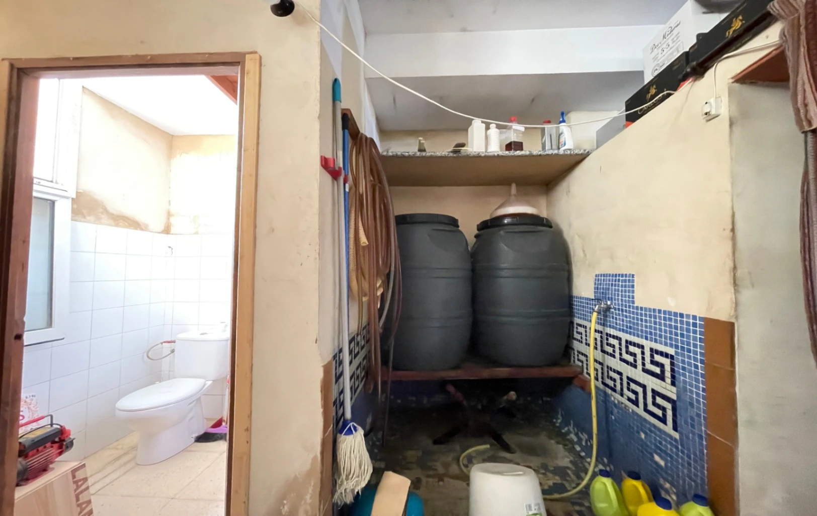 LOCAL COMERCIAL EN MORAIRA CON LICENCIAS DE VENTA DE ALIMENTACION Y BEBIDAS ALCOHÓLICAS