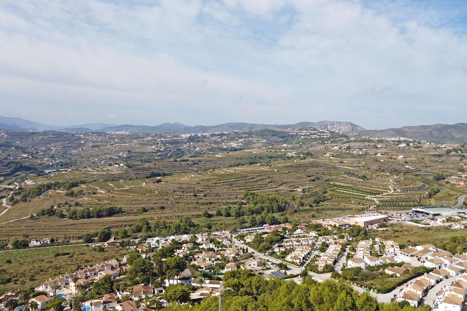 Parcela doble con vistas panorámicas en venta en Moraira