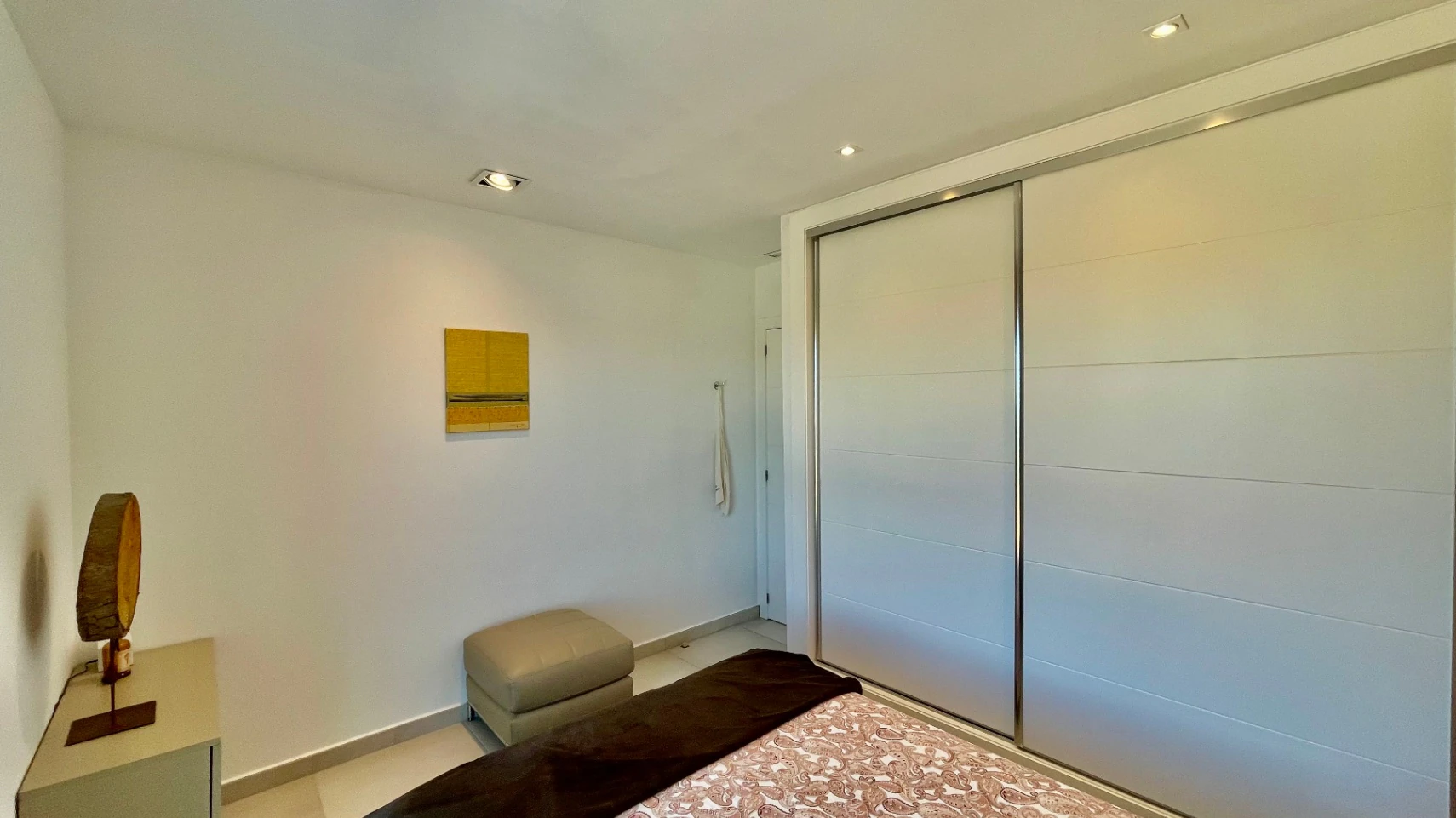 Villa zu verkaufen in Orba: Minimalistischer Luxus mit fantastischer Aussicht