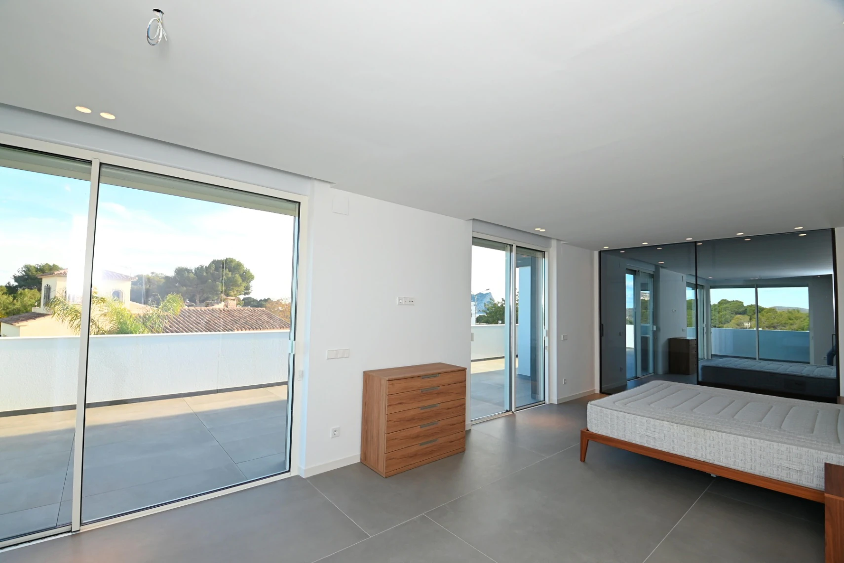 Luxe villa met zeezicht te koop in Moraira