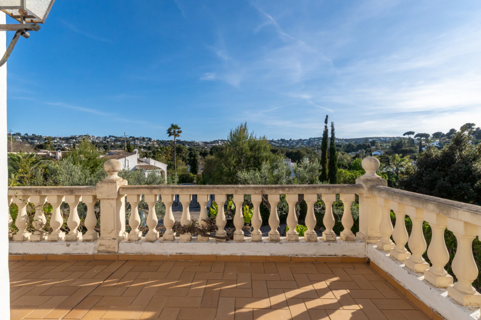 Mediterranean-style villa with stunning views in a quiet area next to Tosalet, Javea.