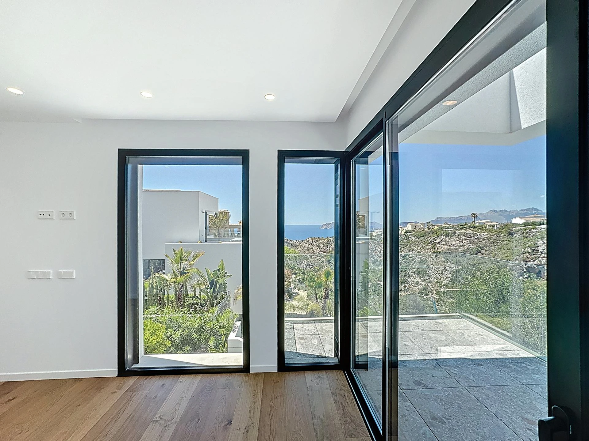Moderne Villa in Cumbre del Sol mit Meerblick, neu zu beziehen