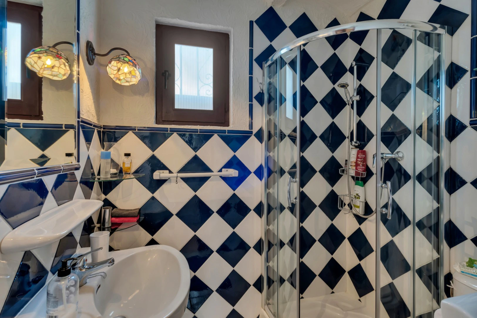 Villa avec appartement d'invités, entièrement rénovée et proche du centre historique de Jávea.