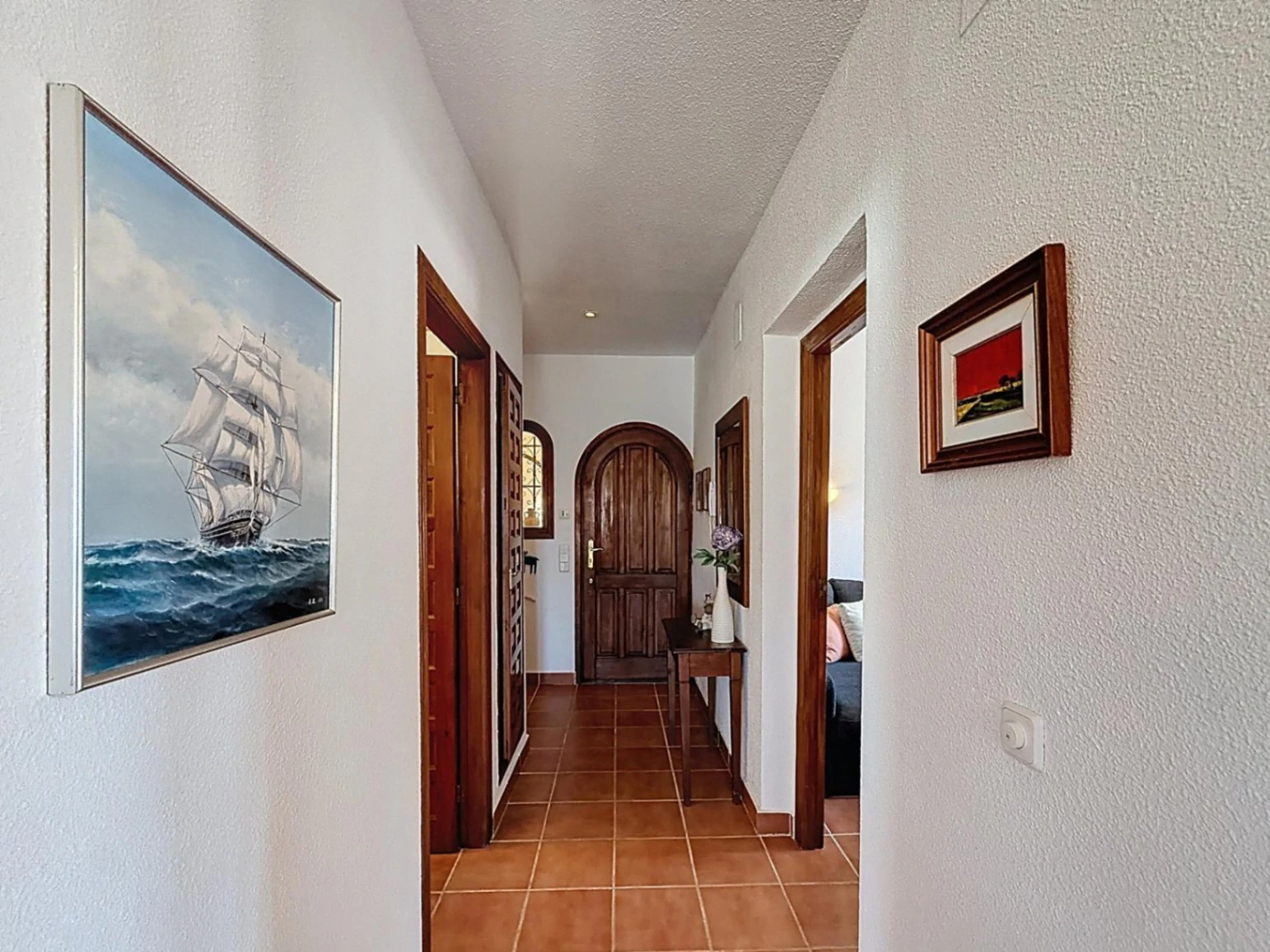 Cumbre del Sol villa with spectacular views of the sea and cliffs.