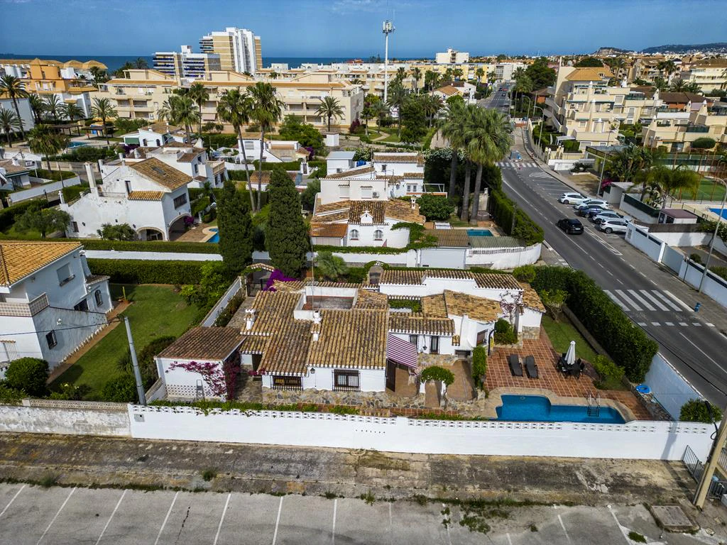 Vrijstaande villa op 50 m van het strand, Dénia