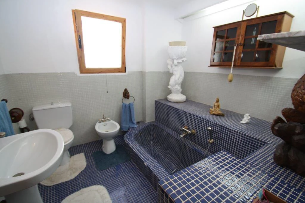 Double-Level 3 Bedroom House Pueblo Alcasar Pool Gardens & Facilities