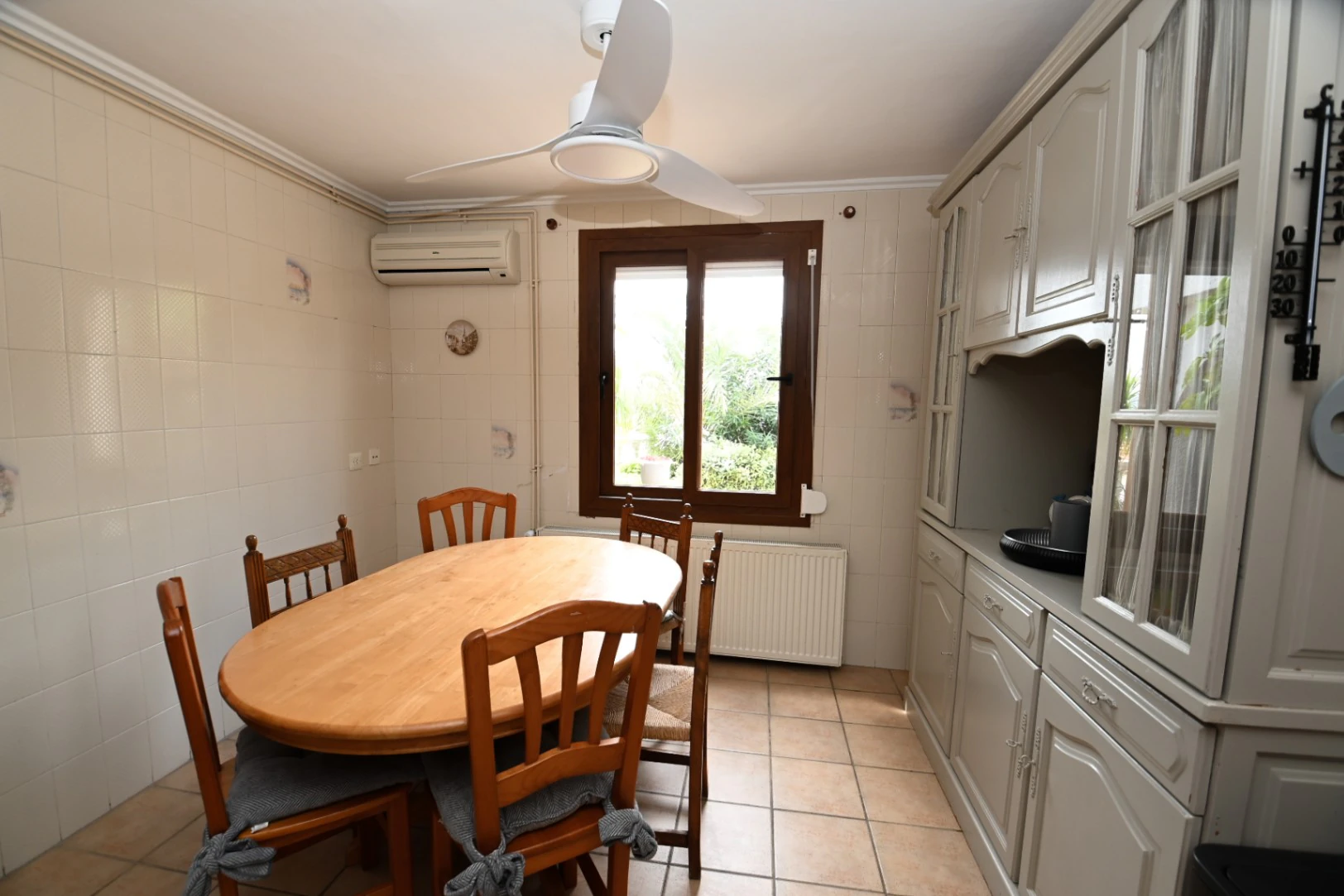 Charmante villa méditerranéenne avec vue sur la mer, grande piscine couverte et jardin – Teulada