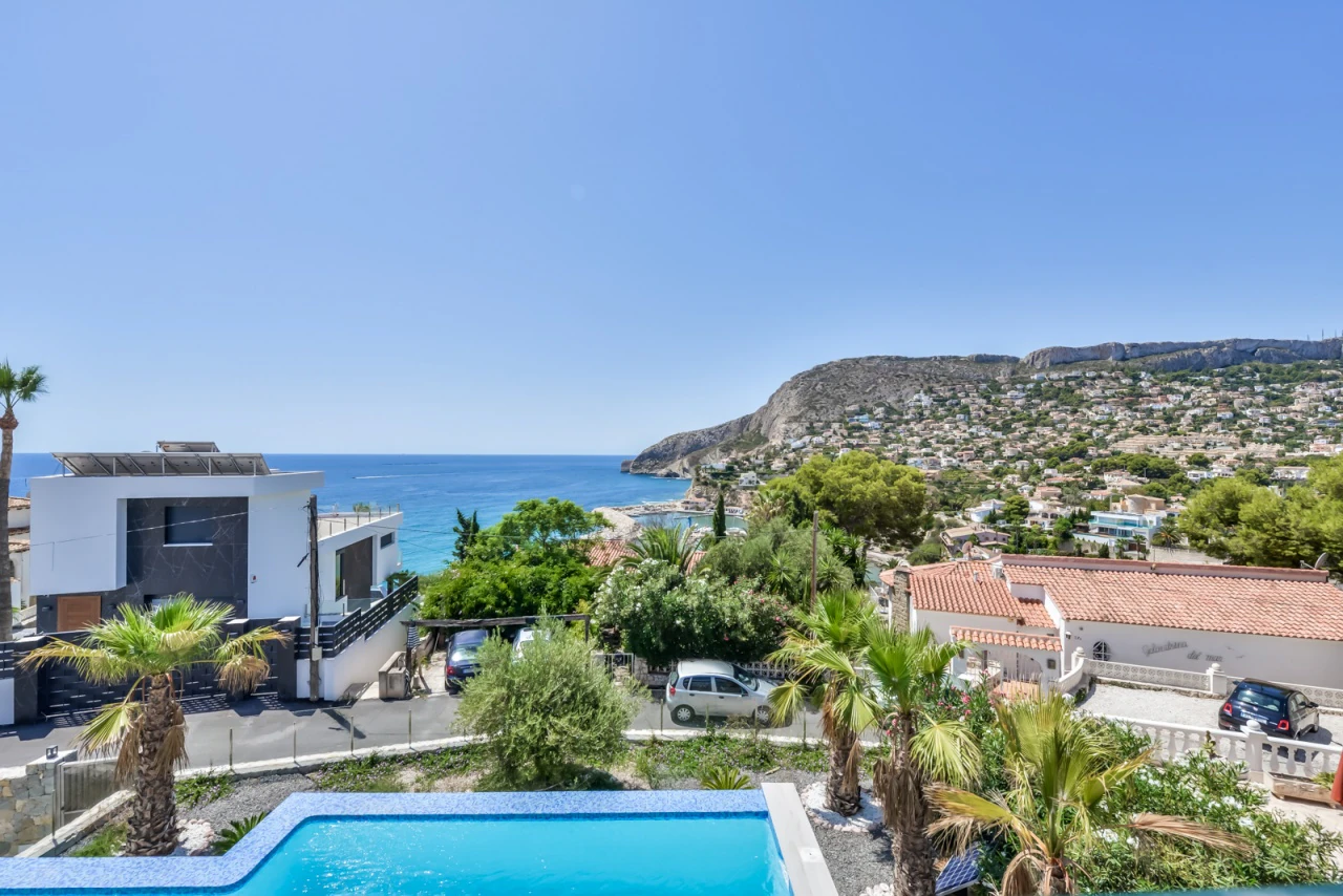 6 Schlafzimmer, 6 Badezimmer Villa zum Verkauf in Calpe