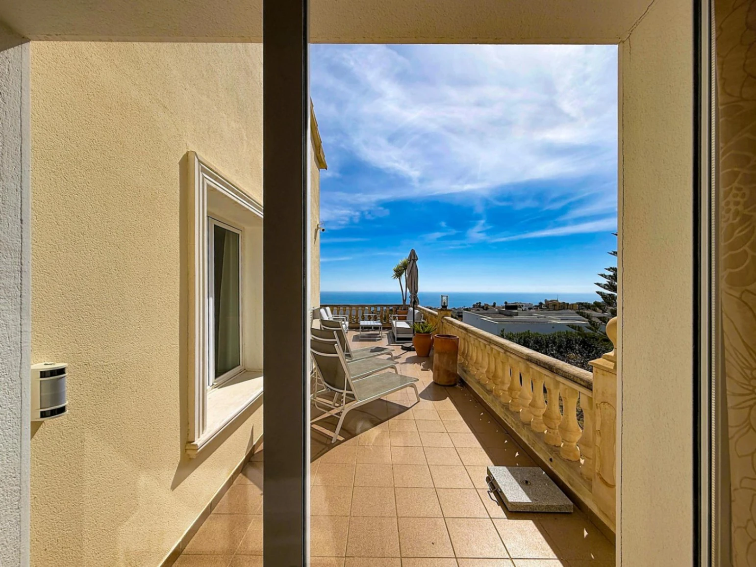 Cumbre del Sol, Villa with sea views