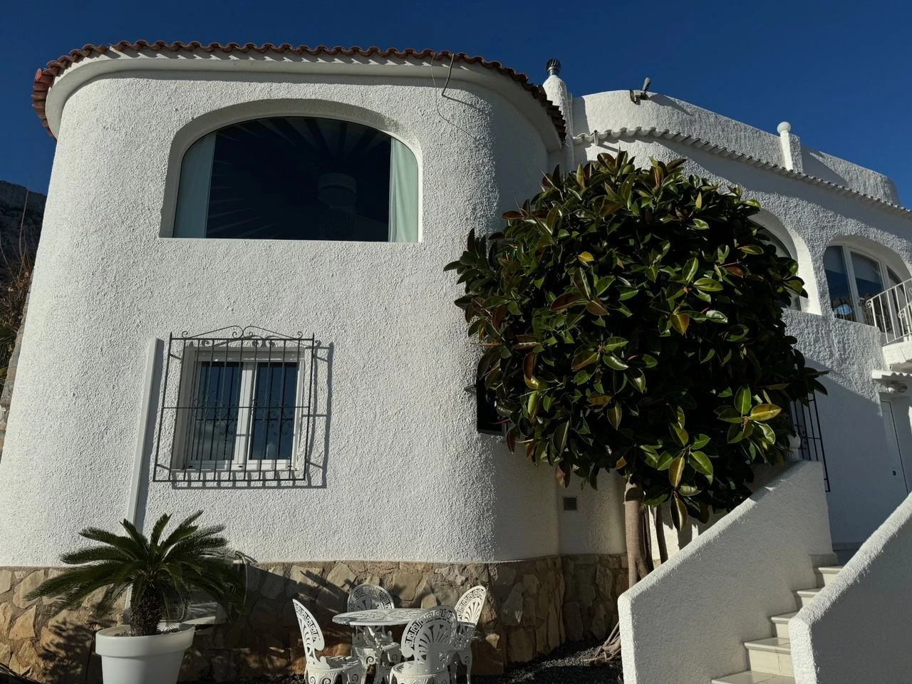 Villa Mediterránea en Maryvilla Calpe con Vistas al Mar, Piscina, Jacuzzi y Apartamento Independiente