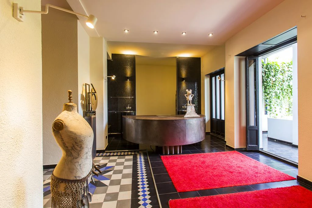 Two-storey town house with extensive interior patio, Dénia