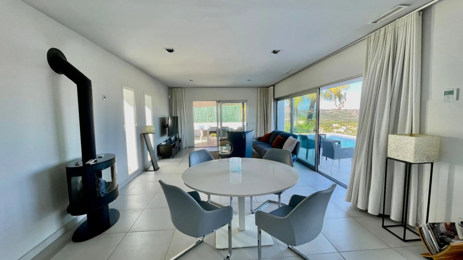 Villa zu verkaufen in Orba: Minimalistischer Luxus mit fantastischer Aussicht