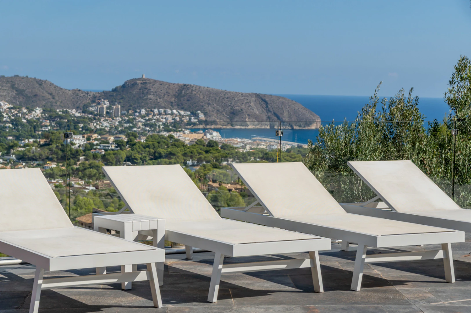 Impactante villa con vistas panorámicas al mar cerca de moraira