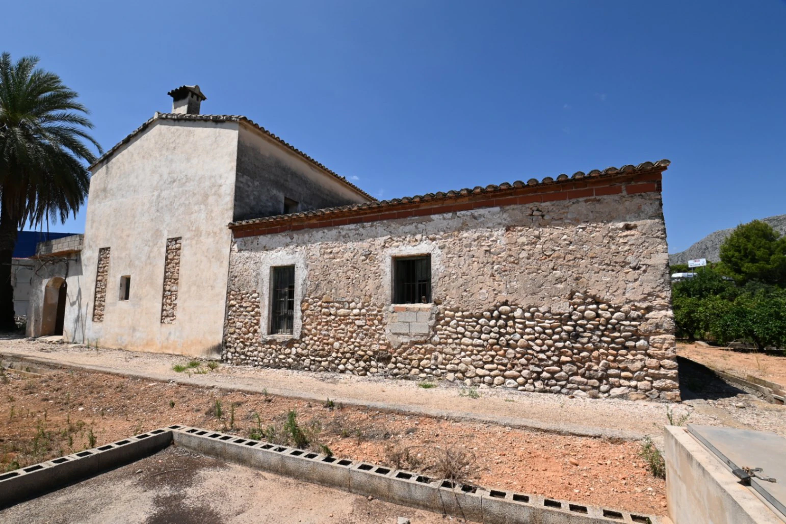 Finca à vendre près d'Ondara : 60 000 m² de terrain avec verger d'orangers et potentiel pour un nouveau développement