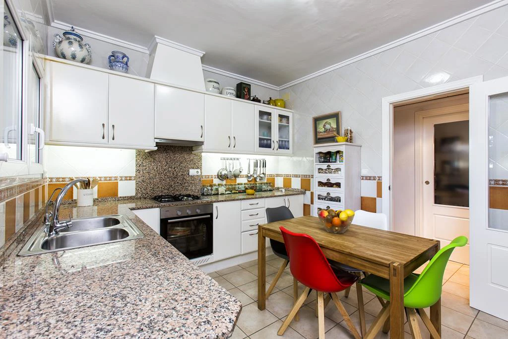 Villa with 2950 m² plot just 700 m from Marineta Cassiana, Dénia