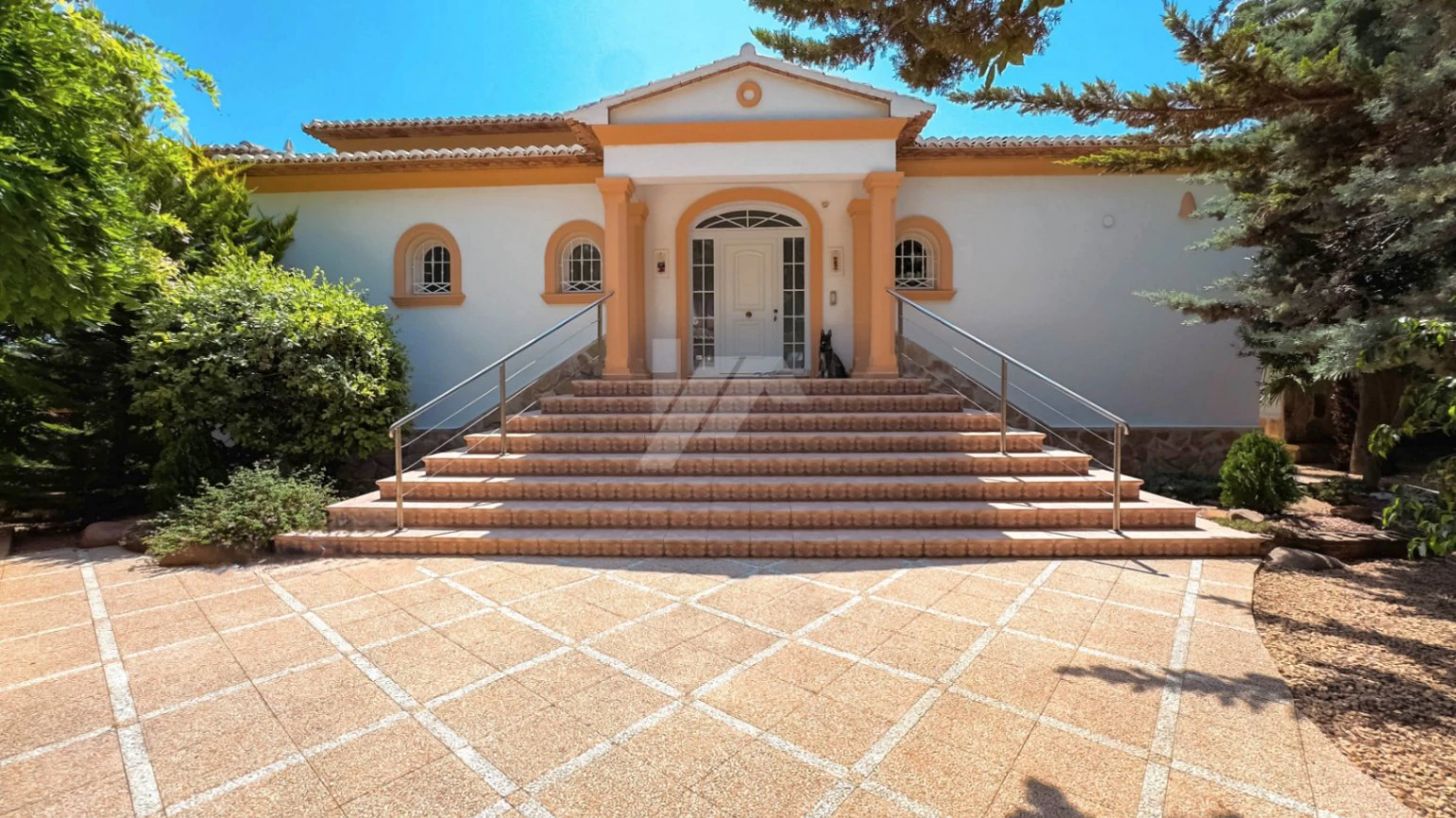 Villa de lujo en venta en Moraira con vistas al mar.